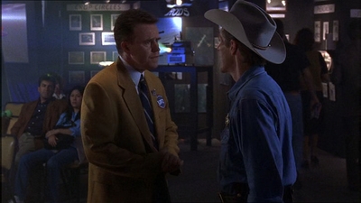 ROSWELL_-_E1X07_RIVER_DOG_038.jpg