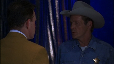 ROSWELL_-_E1X07_RIVER_DOG_040.jpg