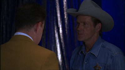 ROSWELL_-_E1X07_RIVER_DOG_043.jpg