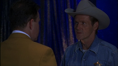 ROSWELL_-_E1X07_RIVER_DOG_054.jpg