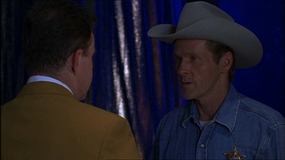 ROSWELL_-_E1X07_RIVER_DOG_055.jpg