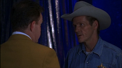ROSWELL_-_E1X07_RIVER_DOG_056.jpg