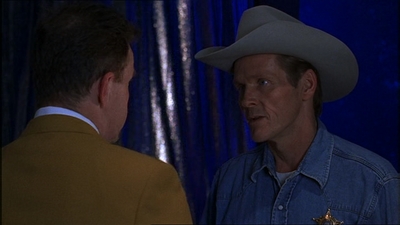 ROSWELL_-_E1X07_RIVER_DOG_057.jpg