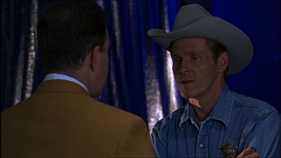 ROSWELL_-_E1X07_RIVER_DOG_060.jpg