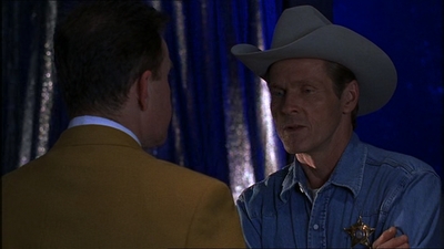 ROSWELL_-_E1X07_RIVER_DOG_061.jpg