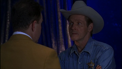 ROSWELL_-_E1X07_RIVER_DOG_063.jpg