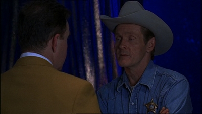ROSWELL_-_E1X07_RIVER_DOG_064.jpg