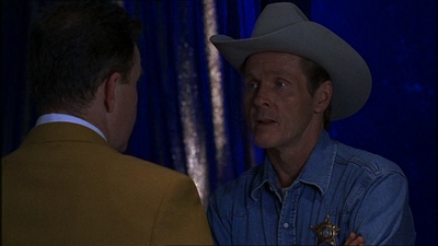 ROSWELL_-_E1X07_RIVER_DOG_066.jpg
