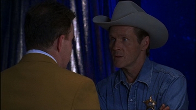 ROSWELL_-_E1X07_RIVER_DOG_067.jpg