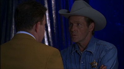 ROSWELL_-_E1X07_RIVER_DOG_068.jpg