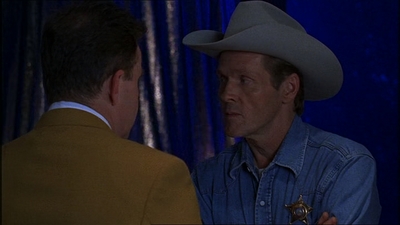ROSWELL_-_E1X07_RIVER_DOG_069.jpg