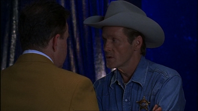 ROSWELL_-_E1X07_RIVER_DOG_070.jpg