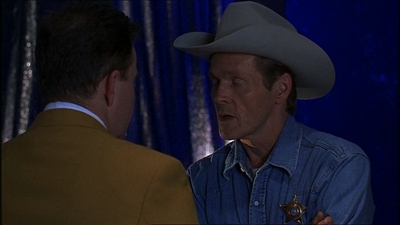 ROSWELL_-_E1X07_RIVER_DOG_071.jpg