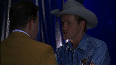 ROSWELL_-_E1X07_RIVER_DOG_072.jpg
