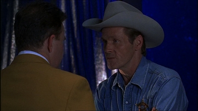 ROSWELL_-_E1X07_RIVER_DOG_073.jpg