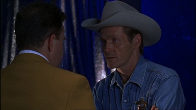 ROSWELL_-_E1X07_RIVER_DOG_074.jpg