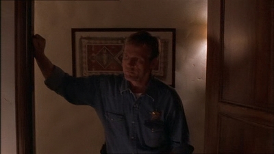 ROSWELL_-_E1X07_RIVER_DOG_084.jpg
