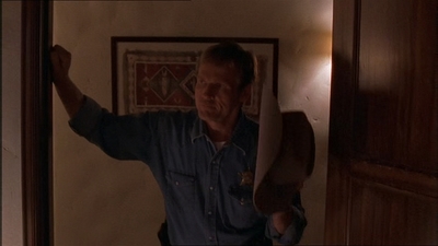 ROSWELL_-_E1X07_RIVER_DOG_085.jpg