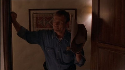 ROSWELL_-_E1X07_RIVER_DOG_086.jpg