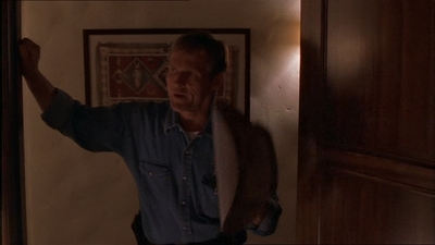 ROSWELL_-_E1X07_RIVER_DOG_087.jpg