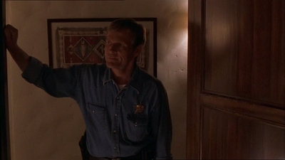 ROSWELL_-_E1X07_RIVER_DOG_089.jpg