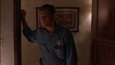 ROSWELL_-_E1X07_RIVER_DOG_093.jpg