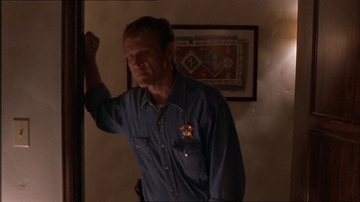 ROSWELL_-_E1X07_RIVER_DOG_094.jpg
