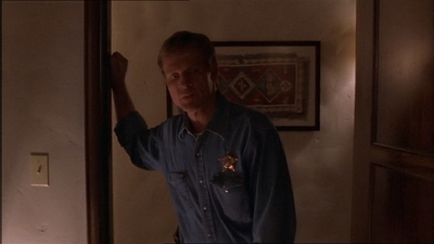 ROSWELL_-_E1X07_RIVER_DOG_096.jpg