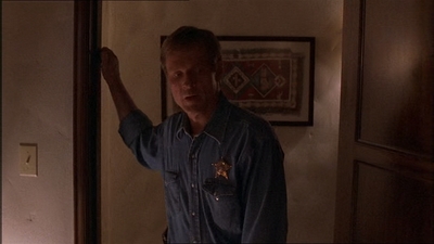 ROSWELL_-_E1X07_RIVER_DOG_097.jpg