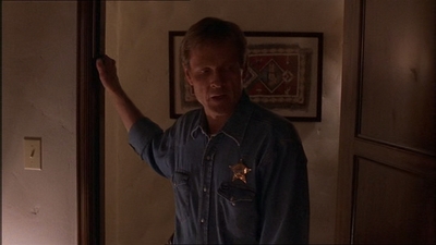 ROSWELL_-_E1X07_RIVER_DOG_098.jpg