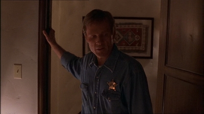 ROSWELL_-_E1X07_RIVER_DOG_099.jpg