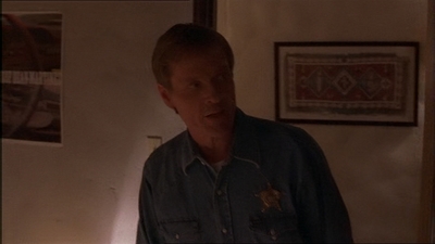 ROSWELL_-_E1X07_RIVER_DOG_103.jpg