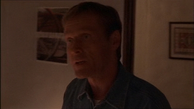 ROSWELL_-_E1X07_RIVER_DOG_106.jpg