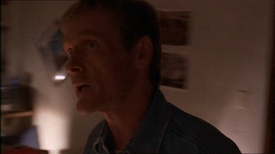 ROSWELL_-_E1X07_RIVER_DOG_107.jpg