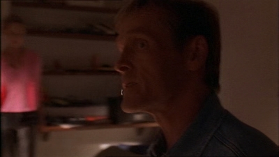 ROSWELL_-_E1X07_RIVER_DOG_108.jpg