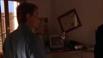 ROSWELL_-_E1X07_RIVER_DOG_110.jpg