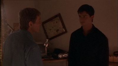ROSWELL_-_E1X07_RIVER_DOG_114.jpg