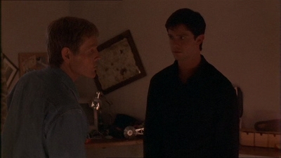 ROSWELL_-_E1X07_RIVER_DOG_115.jpg