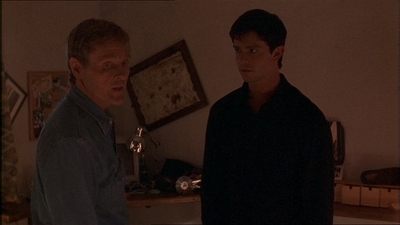 ROSWELL_-_E1X07_RIVER_DOG_117.jpg