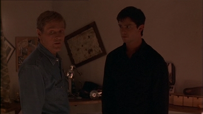 ROSWELL_-_E1X07_RIVER_DOG_118.jpg