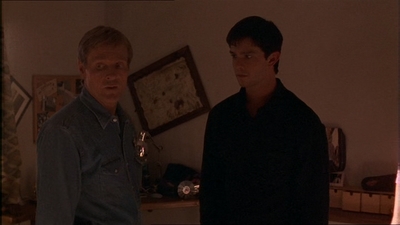 ROSWELL_-_E1X07_RIVER_DOG_119.jpg