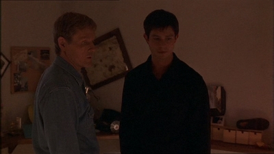 ROSWELL_-_E1X07_RIVER_DOG_124.jpg