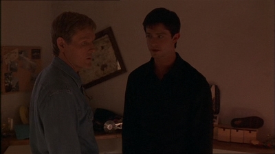 ROSWELL_-_E1X07_RIVER_DOG_125.jpg