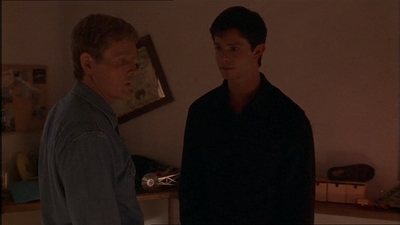 ROSWELL_-_E1X07_RIVER_DOG_126.jpg