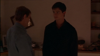 ROSWELL_-_E1X07_RIVER_DOG_130.jpg