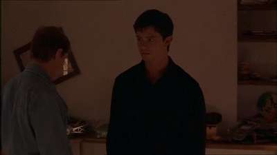 ROSWELL_-_E1X07_RIVER_DOG_131.jpg