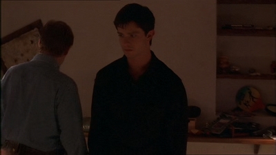 ROSWELL_-_E1X07_RIVER_DOG_133.jpg