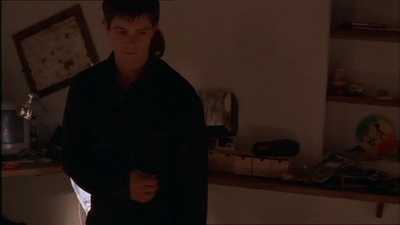 ROSWELL_-_E1X07_RIVER_DOG_137.jpg