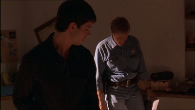 ROSWELL_-_E1X07_RIVER_DOG_143.jpg
