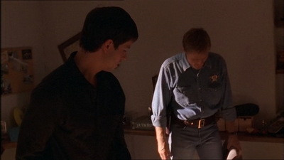 ROSWELL_-_E1X07_RIVER_DOG_144.jpg